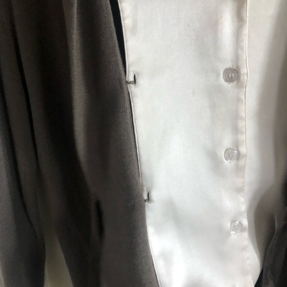 Basler cardigan with removable silk bib. - Picture 5 of 10